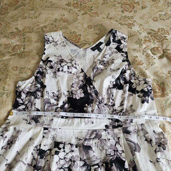 NWT Lane Bryant Sun Dress 18 Black Gray White Floral Surplice Fit - Picture 5 of 9
